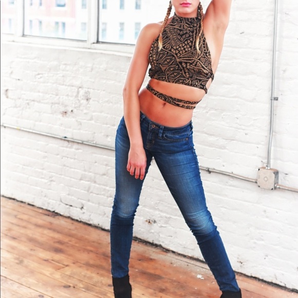 Fun in the sun strapped crop top - Picture 5 of 6